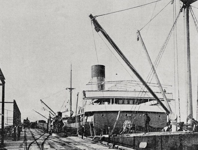 The SS Den of Ruthven unloading a cargo of Oregon Pine at the New Railway Wharf, Aukland, New Zealand. (Photo courtesy of Sir George Grey Special Collections, Auckland Libraries.)