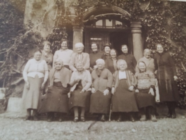 Llwyngwair ladies big group